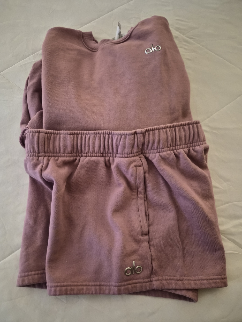 ALO Yoga Accolade Crewneck Sweatshirt And Shorts Xs Wild Rose - Picture 5 of 5